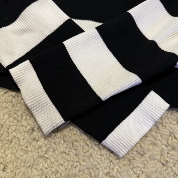 black & white, long- sleeved, cropped shirt - Picture 3 of 3